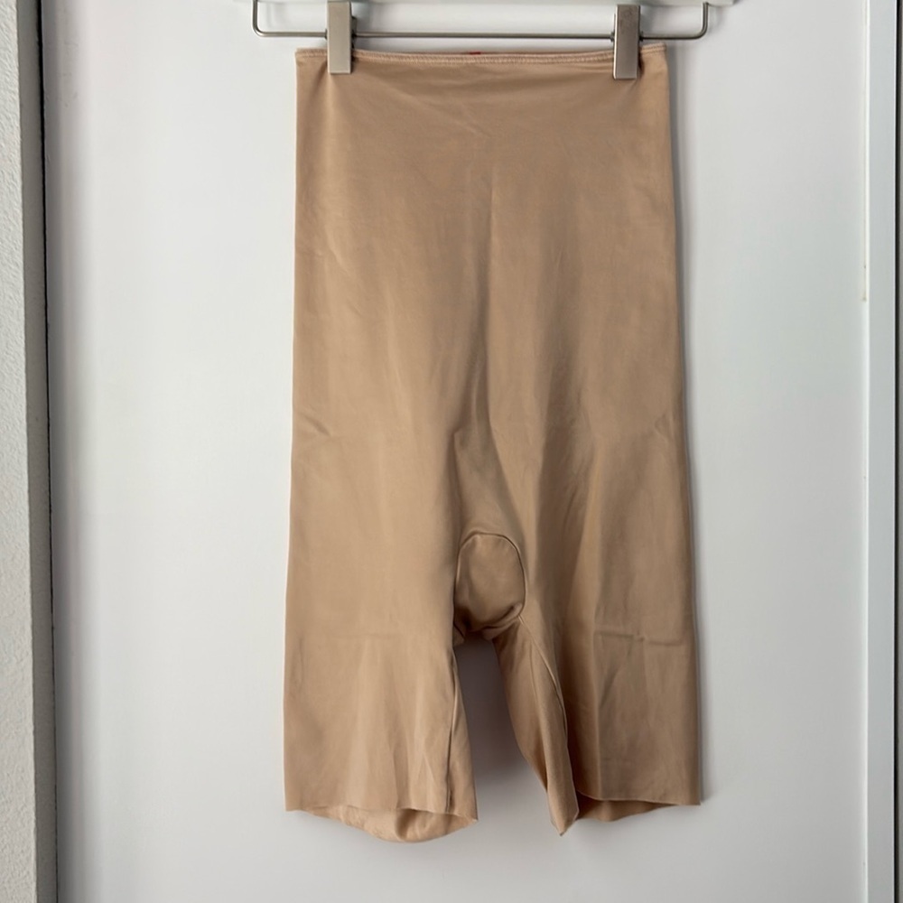 Spanx Shapewear Size Medium Tan Shorts Shape Wear Pull On Short B5